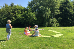 Mittags-Yoga im Garten